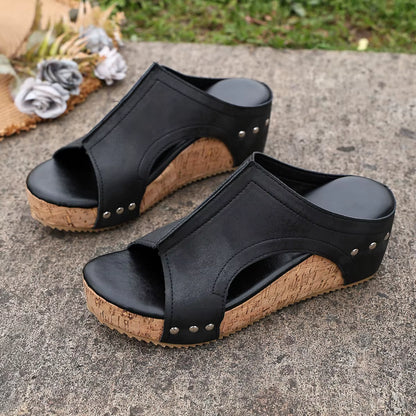 La Mule "Cork Rivets" — L'Élégance Naturelle Cloutée