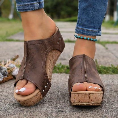 La Mule "Cork Rivets" — L'Élégance Naturelle Cloutée