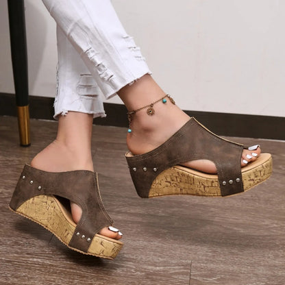 La Mule "Cork Rivets" — L'Élégance Naturelle Cloutée
