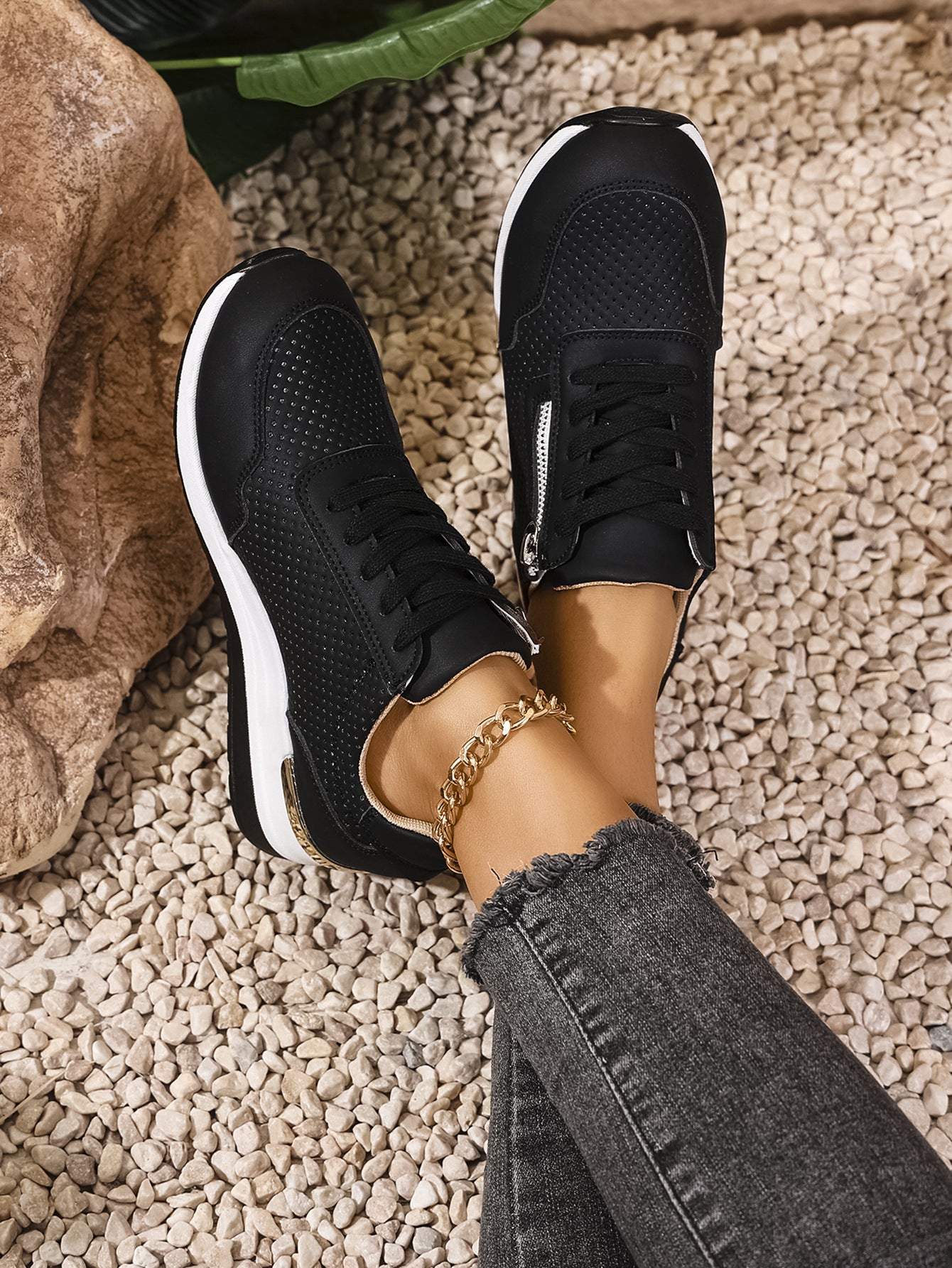 Les Sneakers “Cloud Walk” | Le Confort Élégant